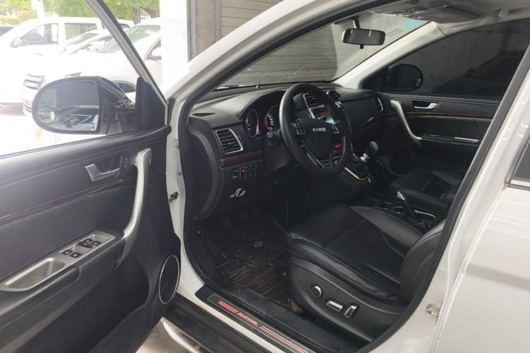 Used Haval H6 2015 Revised Version Sport Edition 1.5T Manual Transmission Two-Wheel Drive Elite Grade Driver Seat