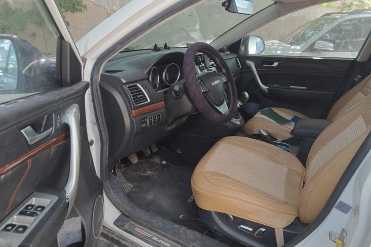 Used Haval H6 2015 Revised Version Sport Edition 1.5T Manual Transmission Two-Wheel Drive Elite Grade Driver Seat