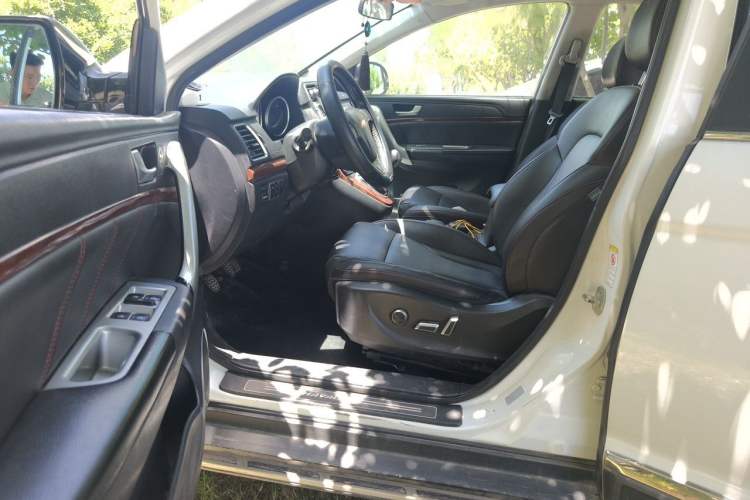 Used Haval H6 2015 Revised Version Sport Edition 1.5T Manual Transmission Two-Wheel Drive Elite Grade Driver Seat
