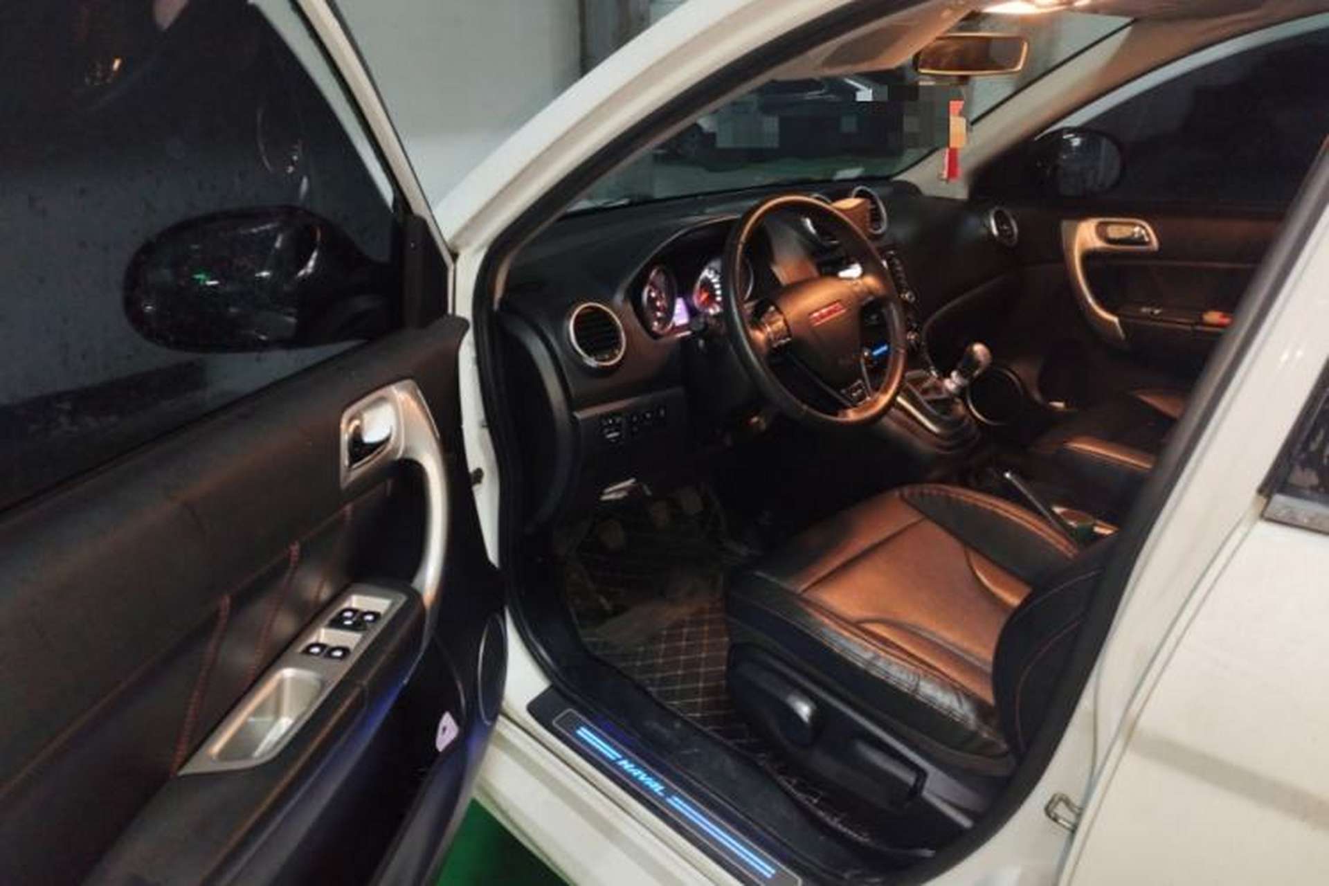 Used Haval H6 2015 Upgraded Model 1.5T Manual Two-Wheel Drive Elite Version Driver Seat