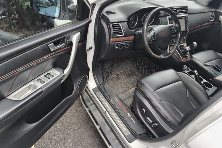 Used Haval H6 2015 Revised Version Sport Edition 1.5T Manual Transmission Two-Wheel Drive Elite Grade Driver Seat