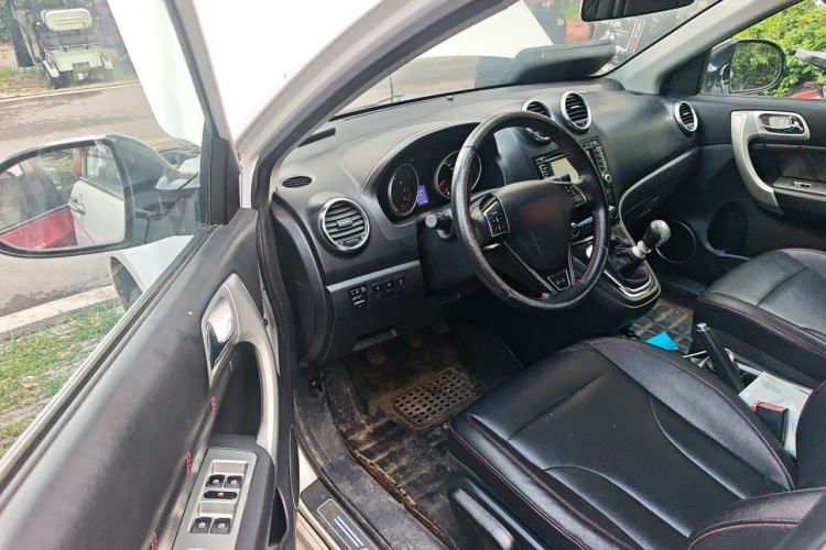 Used Haval H6 2015 Upgraded Model 1.5T Manual Two-Wheel Drive Elite Version Driver Seat