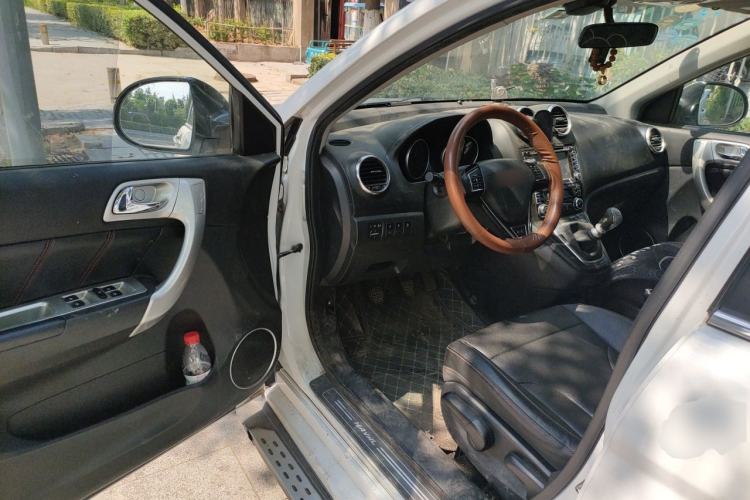 Used Haval H6 2015 Upgraded Model 1.5T Manual Two-Wheel Drive Elite Version Driver Seat