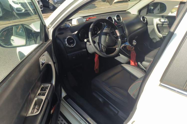 Used Haval H6 2015 Upgraded Model 1.5T Manual Two-Wheel Drive Elite Version Driver Seat