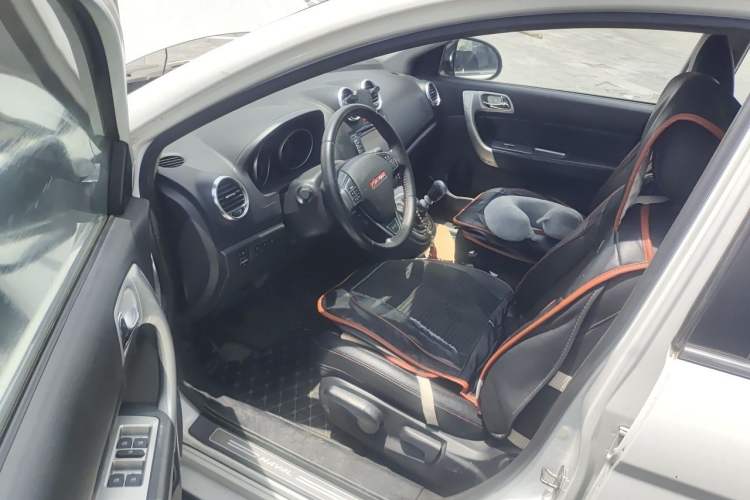 Used Haval H6 2015 Upgraded Model 1.5T Manual Two-Wheel Drive Elite Version Driver Seat