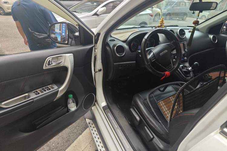 Used Haval H6 2015 Upgraded Model 1.5T Manual Two-Wheel Drive Elite Version Driver Seat