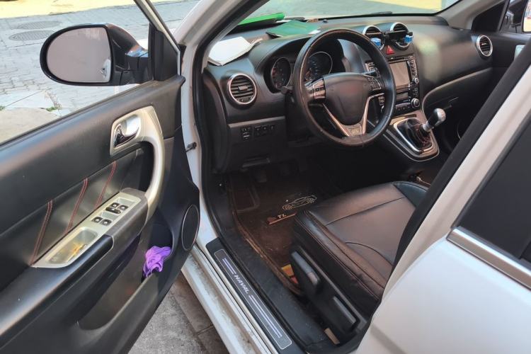 Used Haval H6 2015 Upgraded Model 1.5T Manual Two-Wheel Drive Elite Version Driver Seat