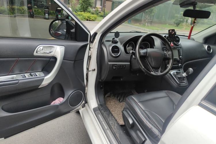Used Haval H6 2015 Upgraded Model 1.5T Manual Two-Wheel Drive Elite Version Driver Seat