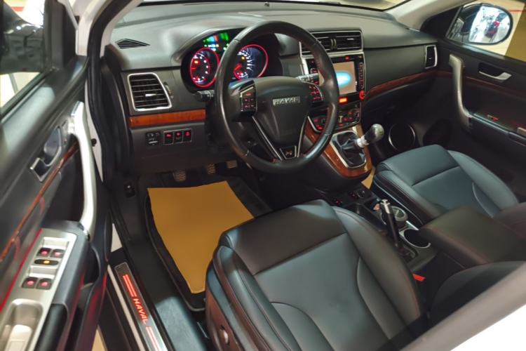 Used Haval H6 2015 Revised Version Sport Edition 1.5T Manual Transmission Two-Wheel Drive Elite Grade Driver Seat