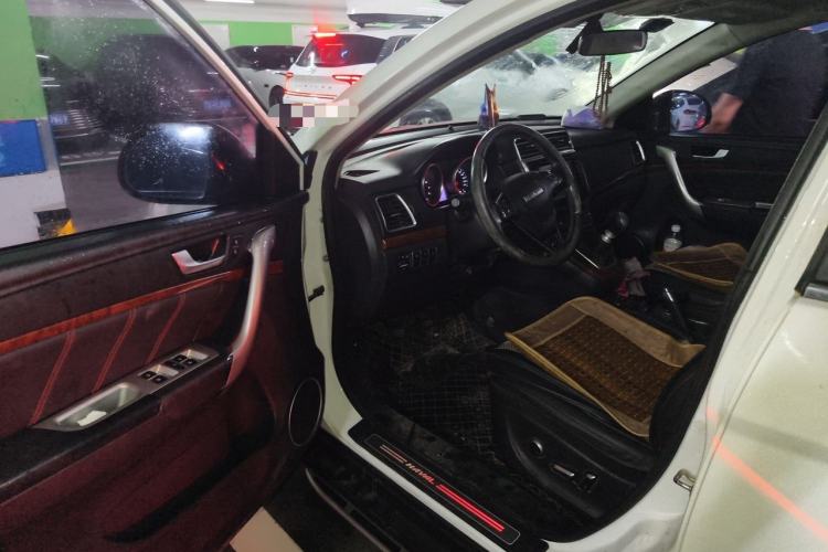 Used Haval H6 2015 Revised Version Sport Edition 1.5T Manual Transmission Two-Wheel Drive Elite Grade Driver Seat