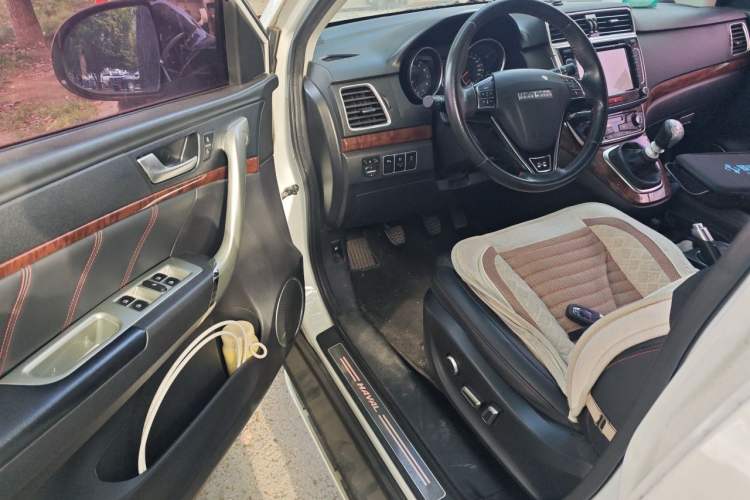 Used Haval H6 2015 Revised Version Sport Edition 1.5T Manual Transmission Two-Wheel Drive Elite Grade Driver Seat