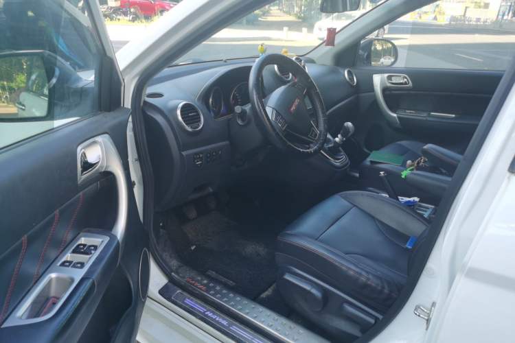 Used Haval H6 2015 Upgraded Model 1.5T Manual Two-Wheel Drive Elite Version Driver Seat
