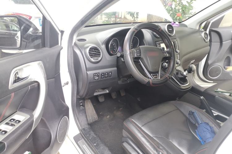 Used Haval H6 2015 Upgraded Model 1.5T Manual Two-Wheel Drive Elite Version Driver Seat