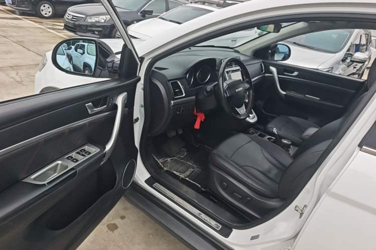 Used Haval H6 2015 Sport Edition 1.5T Automatic Two-Wheel Drive Luxury Model Driver Seat