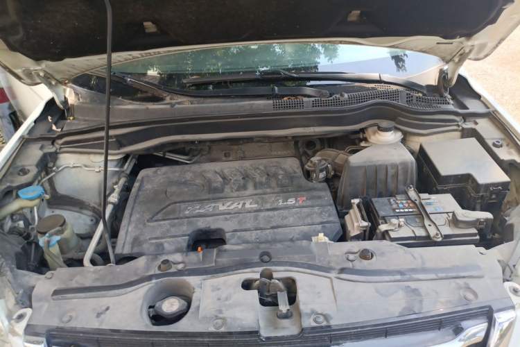 Used Haval H6 2015 Upgraded Model 1.5T Manual Two-Wheel Drive Elite Version Engine Bay