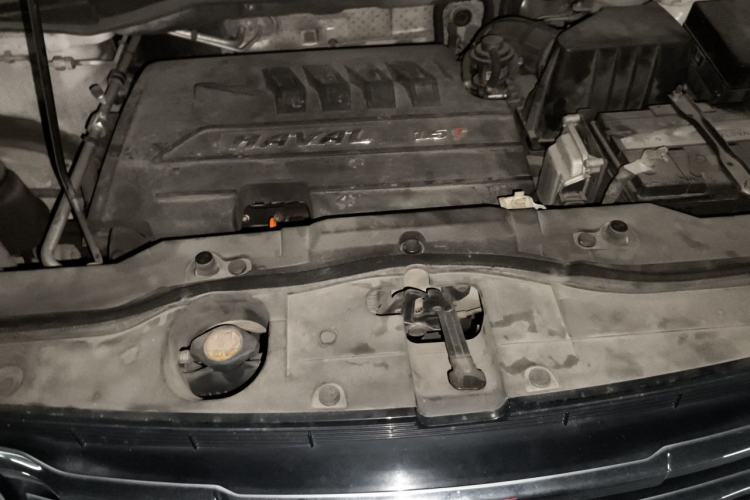 Used Haval H6 2015 Upgraded Model 1.5T Manual Two-Wheel Drive Elite Version Engine Bay