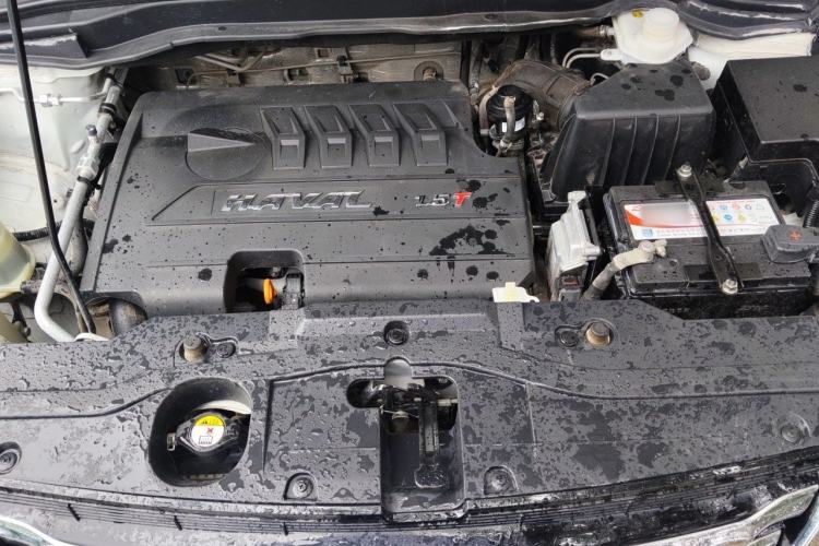 Used Haval H6 2015 Upgraded Model 1.5T Manual Two-Wheel Drive Elite Version Engine Bay