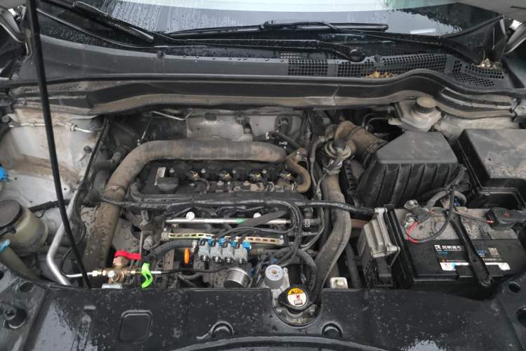 Used Haval H6 2015 Sport Edition 1.5T Automatic Two-Wheel Drive Luxury Model Engine Bay