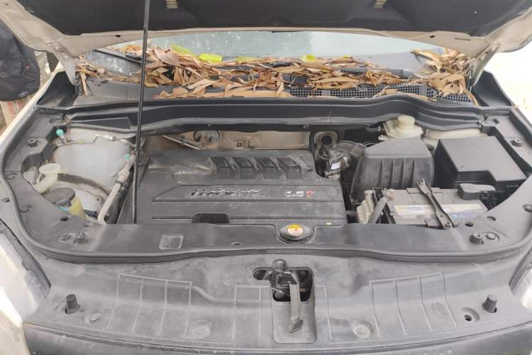 Used Haval H6 2015 Upgraded Model 1.5T Manual Two-Wheel Drive Elite Version Engine Bay