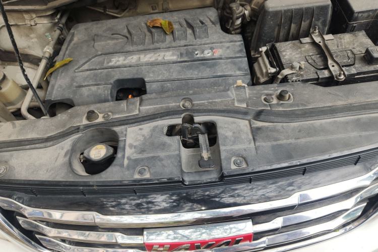 Used Haval H6 2015 Upgraded Model 1.5T Manual Two-Wheel Drive Elite Version Engine Bay