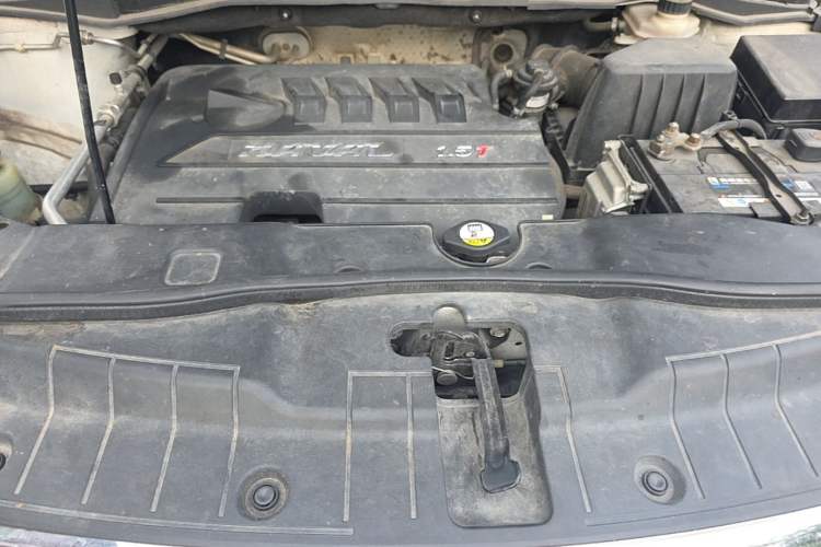 Used Haval H6 2015 Sport Edition 1.5T Automatic Two-Wheel Drive Luxury Model Engine Bay