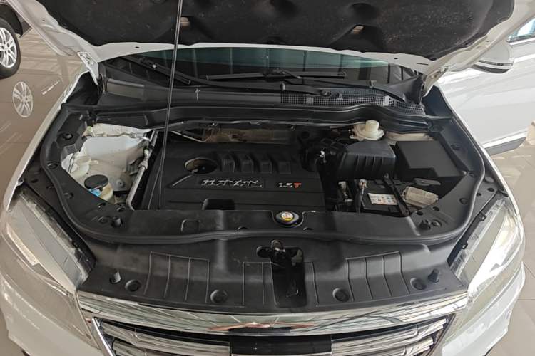 Used Haval H6 2015 Revised Version Sport Edition 1.5T Manual Transmission Two-Wheel Drive Elite Grade Engine Bay