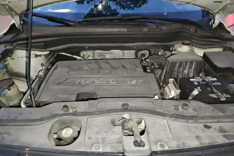 Used Haval H6 2015 Upgraded Model 1.5T Manual Two-Wheel Drive Elite Version Engine Bay