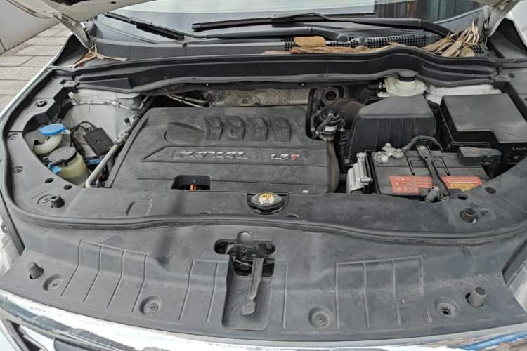 Used Haval H6 2015 Sport Edition 1.5T Automatic Two-Wheel Drive Luxury Model Engine Bay