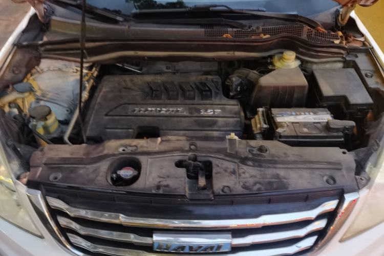 Used Haval H6 2015 Upgraded Model 1.5T Manual Two-Wheel Drive Elite Version Engine Bay
