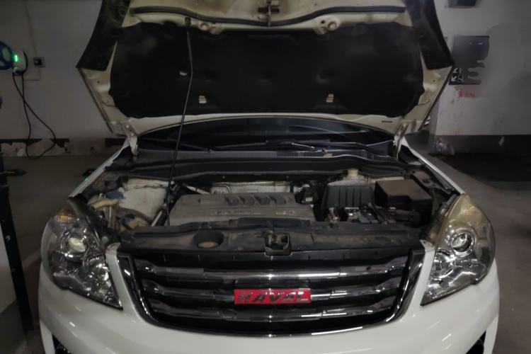 Used Haval H6 2015 Upgraded Model 1.5T Manual 4x4 Prestige Edition Engine Bay