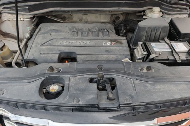 Used Haval H6 2015 Upgraded Model 1.5T Manual Two-Wheel Drive Elite Version Engine Bay