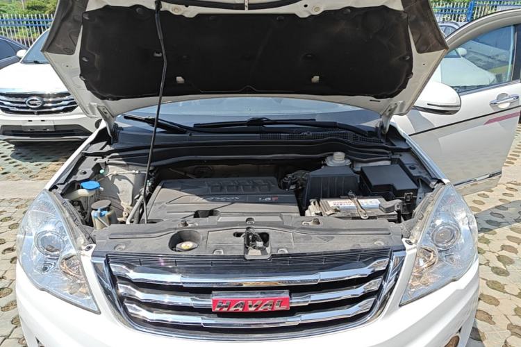 Used Haval H6 2015 Upgraded Model 1.5T Manual 4x4 Elite Version Engine Bay