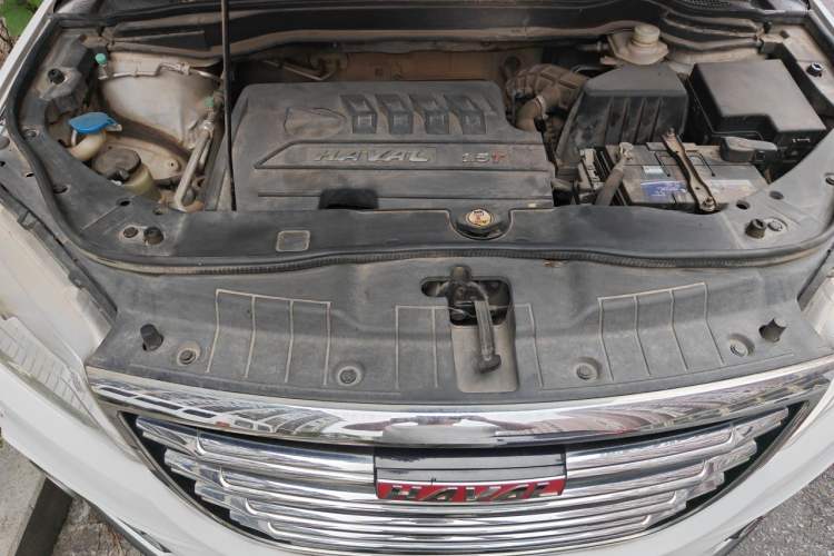 Used Haval H6 2015 Revised Version Sport Edition 1.5T Manual Transmission Two-Wheel Drive Elite Grade Engine Bay