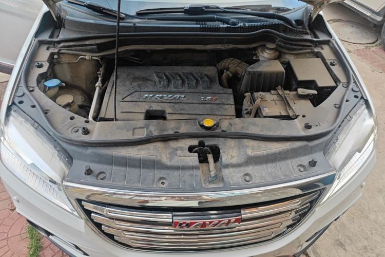 Used Haval H6 2015 Revised Version Sport Edition 1.5T Manual Transmission Two-Wheel Drive Elite Grade Engine Bay