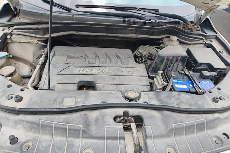 Used Haval H6 2015 Upgraded Model 1.5T Manual Two-Wheel Drive Prestige Version Engine Bay