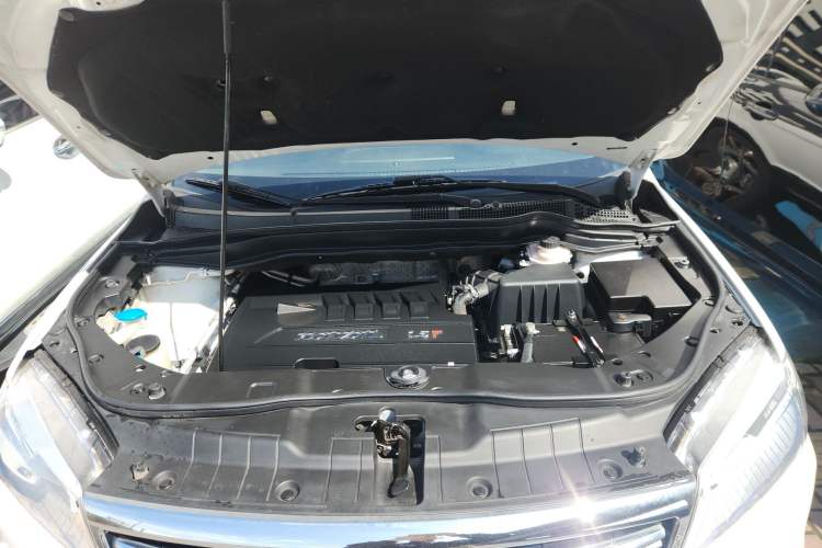 Used Haval H6 2015 Revised Version Sport Edition 1.5T Manual Transmission Two-Wheel Drive Elite Grade Engine Bay