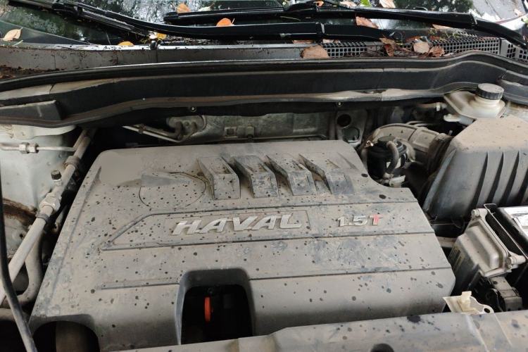 Used Haval H6 2015 Upgraded Model 1.5T Manual Two-Wheel Drive Elite Version Engine Bay