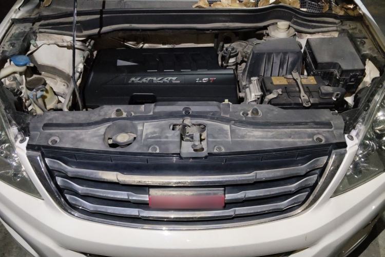 Used Haval H6 2015 Upgraded Model 1.5T Manual Two-Wheel Drive Elite Version Engine Bay