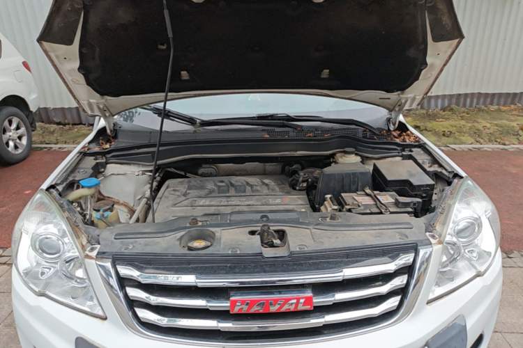 Used Haval H6 2015 Upgraded Model 1.5T Manual Two-Wheel Drive Elite Version Engine Bay