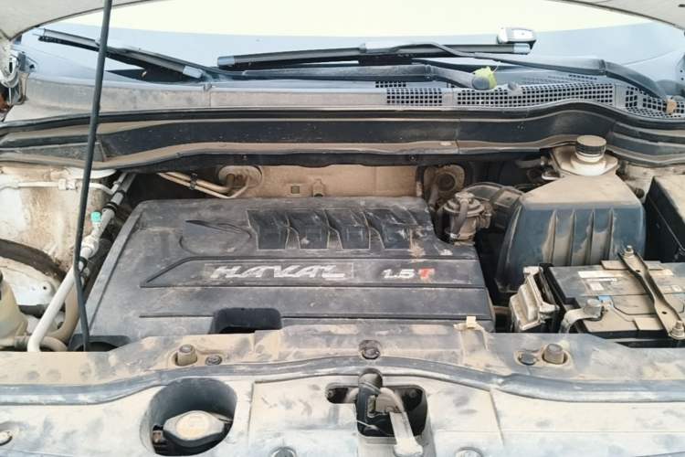 Used Haval H6 2015 Upgraded Model 1.5T Manual Two-Wheel Drive Elite Version Engine Bay