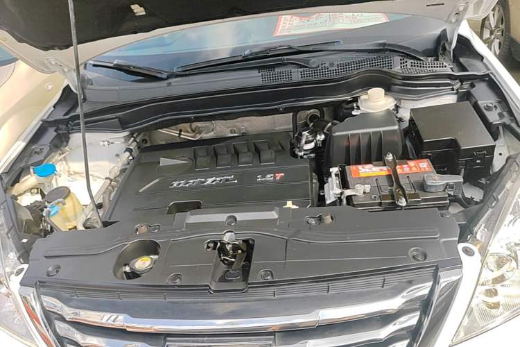 Used Haval H6 2015 Upgraded Model 1.5T Manual Two-Wheel Drive Elite Version Engine Bay