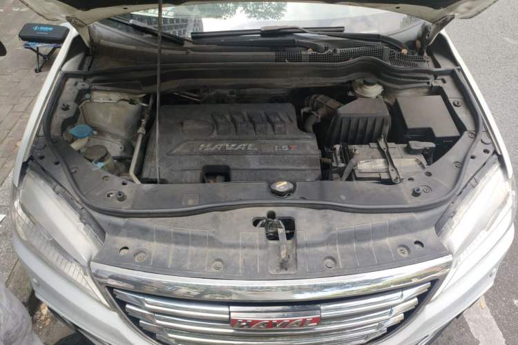 Used Haval H6 2015 Revised Version Sport Edition 1.5T Manual Transmission Two-Wheel Drive Elite Grade Engine Bay