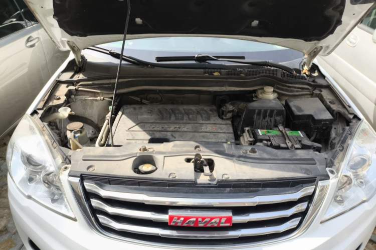 Used Haval H6 2015 Upgraded Model 1.5T Manual Two-Wheel Drive Elite Version Engine Bay