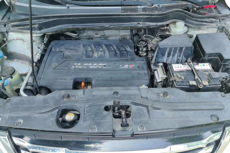 Used Haval H6 2015 Upgraded Model 1.5T Manual Two-Wheel Drive Elite Version Engine Bay