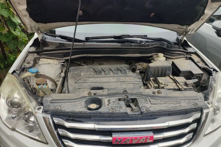 Used Haval H6 2015 Upgraded Model 1.5T Manual Two-Wheel Drive Elite Version Engine Bay
