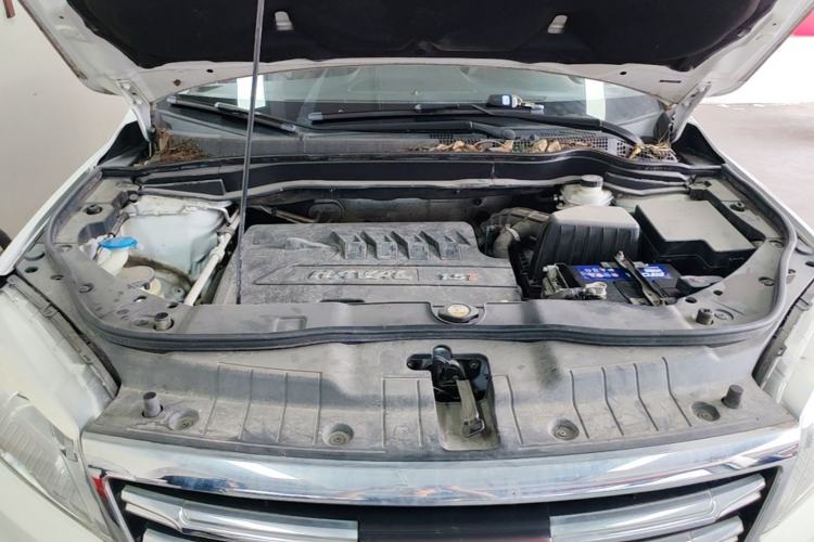 Used Haval H6 2015 Revised Version Sport Edition 1.5T Manual Transmission Two-Wheel Drive Elite Grade Engine Bay