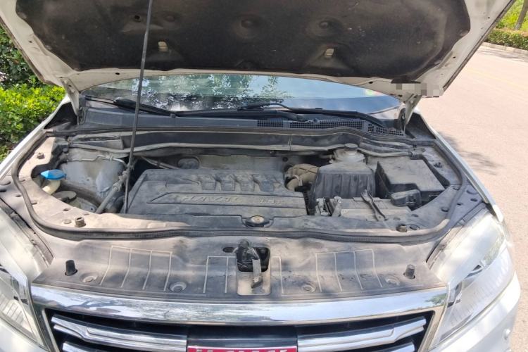 Used Haval H6 2015 Revised Version Sport Edition 1.5T Manual Transmission Two-Wheel Drive Elite Grade Engine Bay
