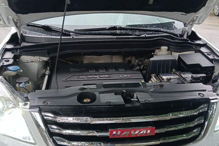 Used Haval H6 2015 Upgraded Model 1.5T Manual Two-Wheel Drive Elite Version Engine Bay