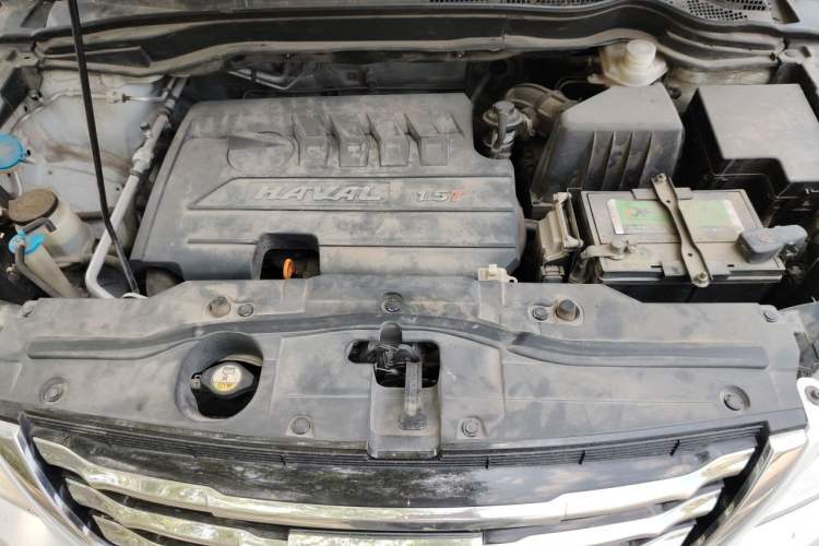 Used Haval H6 2015 Upgraded Model 1.5T Manual Two-Wheel Drive Elite Version Engine Bay
