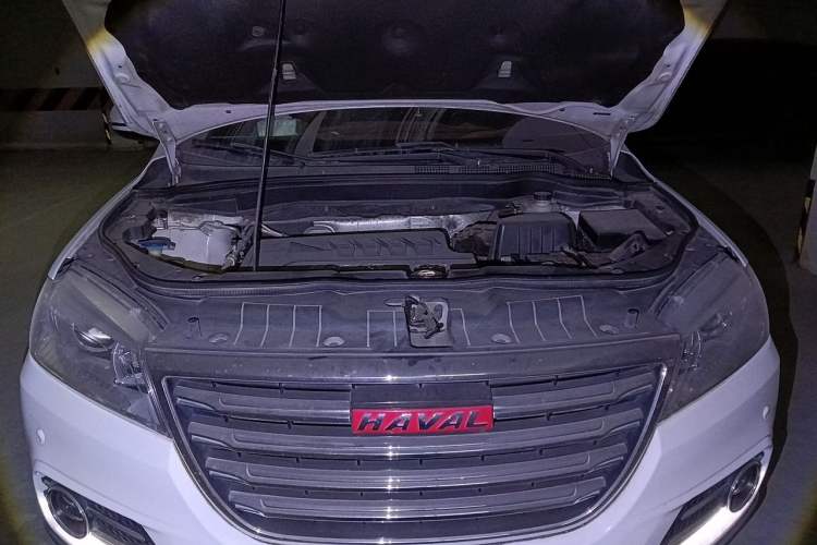 Used Haval H6 2015 Revised Version Sport Edition 1.5T Manual Transmission Two-Wheel Drive Elite Grade Engine Bay
